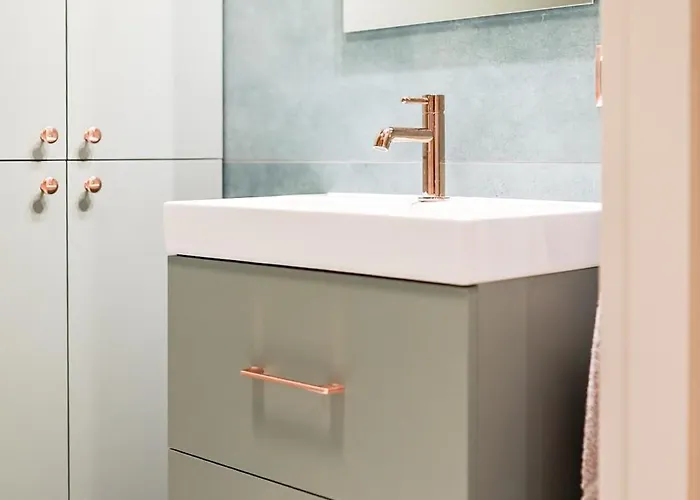 Modena Point Apartment *