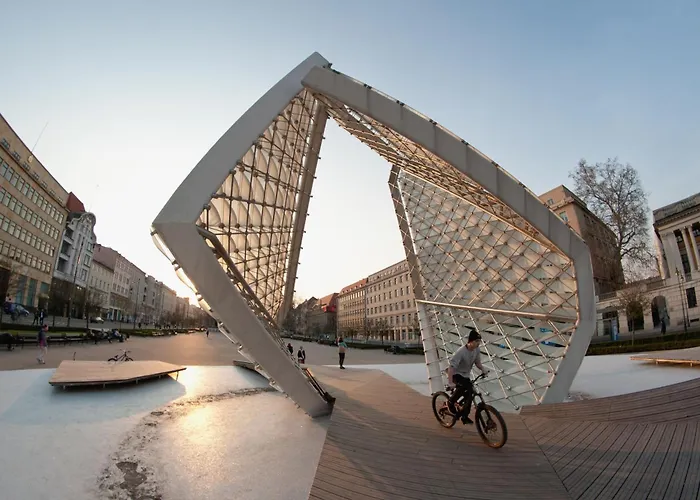 Modena Point Apartment *